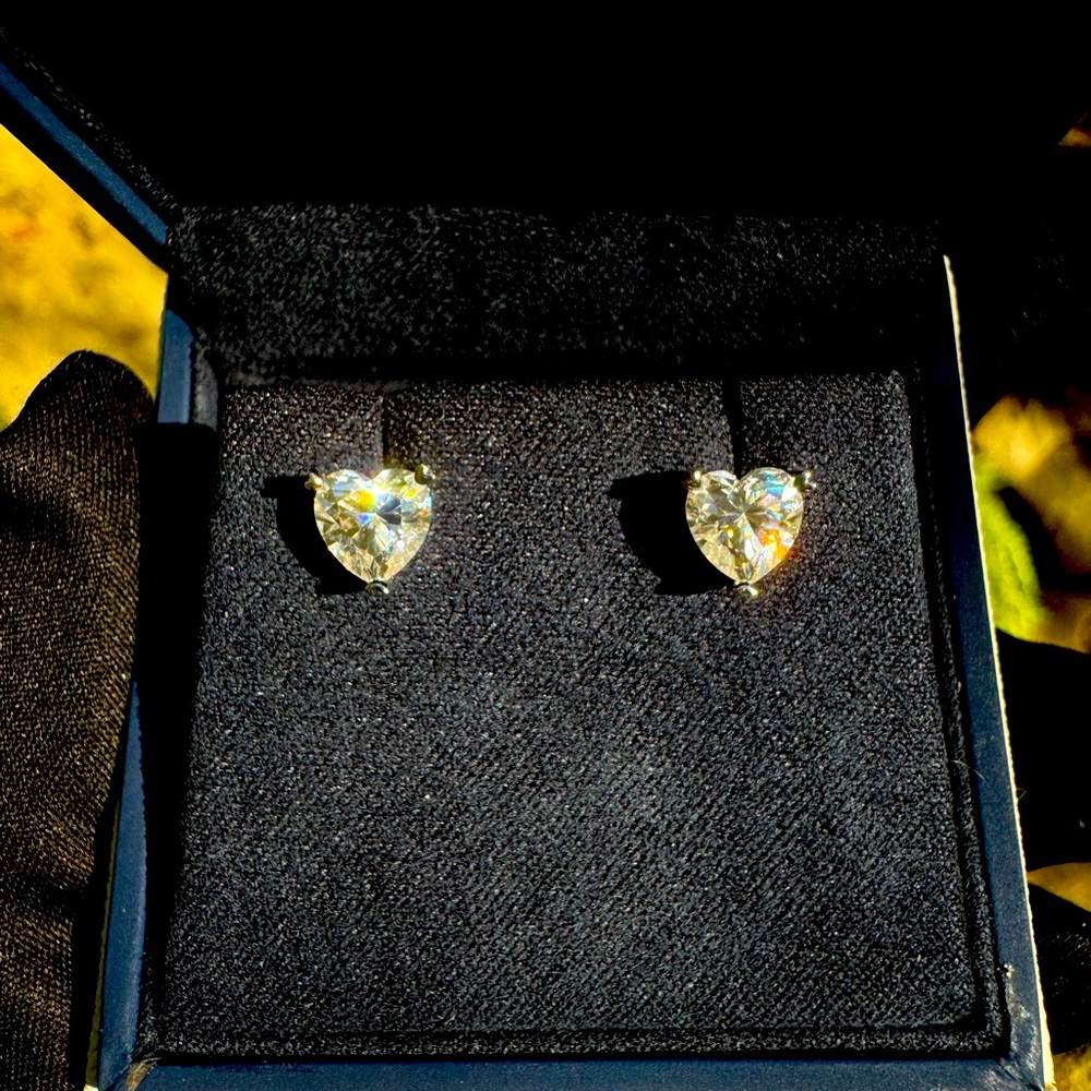 New Moissanite Heart-Shaped Earrings 2CT 18K White Gold Plated Sterling Silver